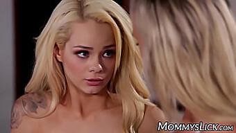 Elsa Jean เลสเบี้ยนสีบลอนด์ที่น่าทึ่ง ดื่มด่ํากับการเล่นหีและการใช้นิ้ว