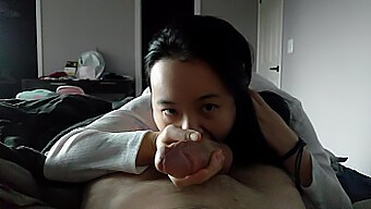 Jade Chan Nyder Oral Nydelse Fra Den Asiatiske Camgirl.