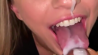 Amatør Teenager Giver En Dyb Hals Blowjob I Pov