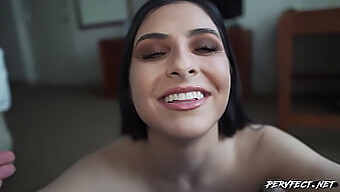 Kaitlyn Katsaros Muestra Su Físico Seductor En Medio De Un Sexo Duro En Un Video Casero