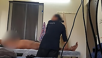 Sesi Spa Panas Berubah Menjadi Hubungan Erotis Dengan Kamera Tersembunyi.