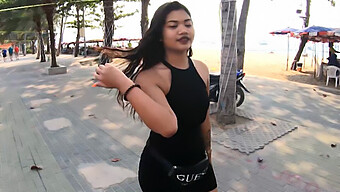 Thailändische Teen-Amateurin Und Touristin Mit Einem Großen Schwanzstar In Hausgemachtem Porno