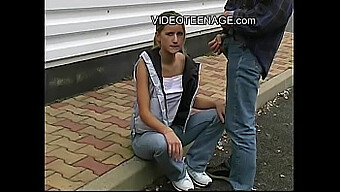 Teen Girlfriend Gives Head In Outdoor Setting