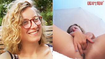 Manu, Una Ragazza Francese, Si Concede Una Sessione Sensuale Da Sola All'Aperto In Una Tenda..