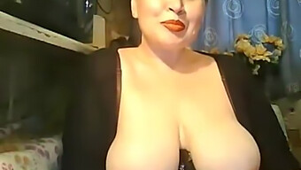 Big-Titted Moms Show Off Their Curves On Webcam