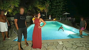 Festa Na Piscina Ao Ar Livre Com Creampie Anal Em Grupo