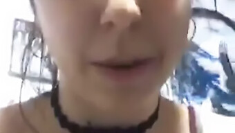 Hiszpańska Dziewczyna Dzieli Się Zmysłowym Momentem Ze Swoim Partnerem Na Periscope.