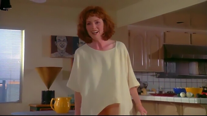 60 Fps Bottomless Beauty: ทางเลือกของ Julianne Moore Topless