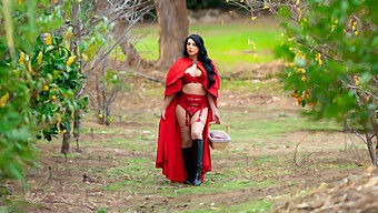 Kleio Valentien A Little Red Riding Hood Sa Zapájajú Do Erotického Stretnutia.