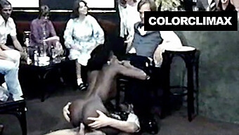 Fantasía Interracial Cumplida En Un Ambiente De Discoteca Retro